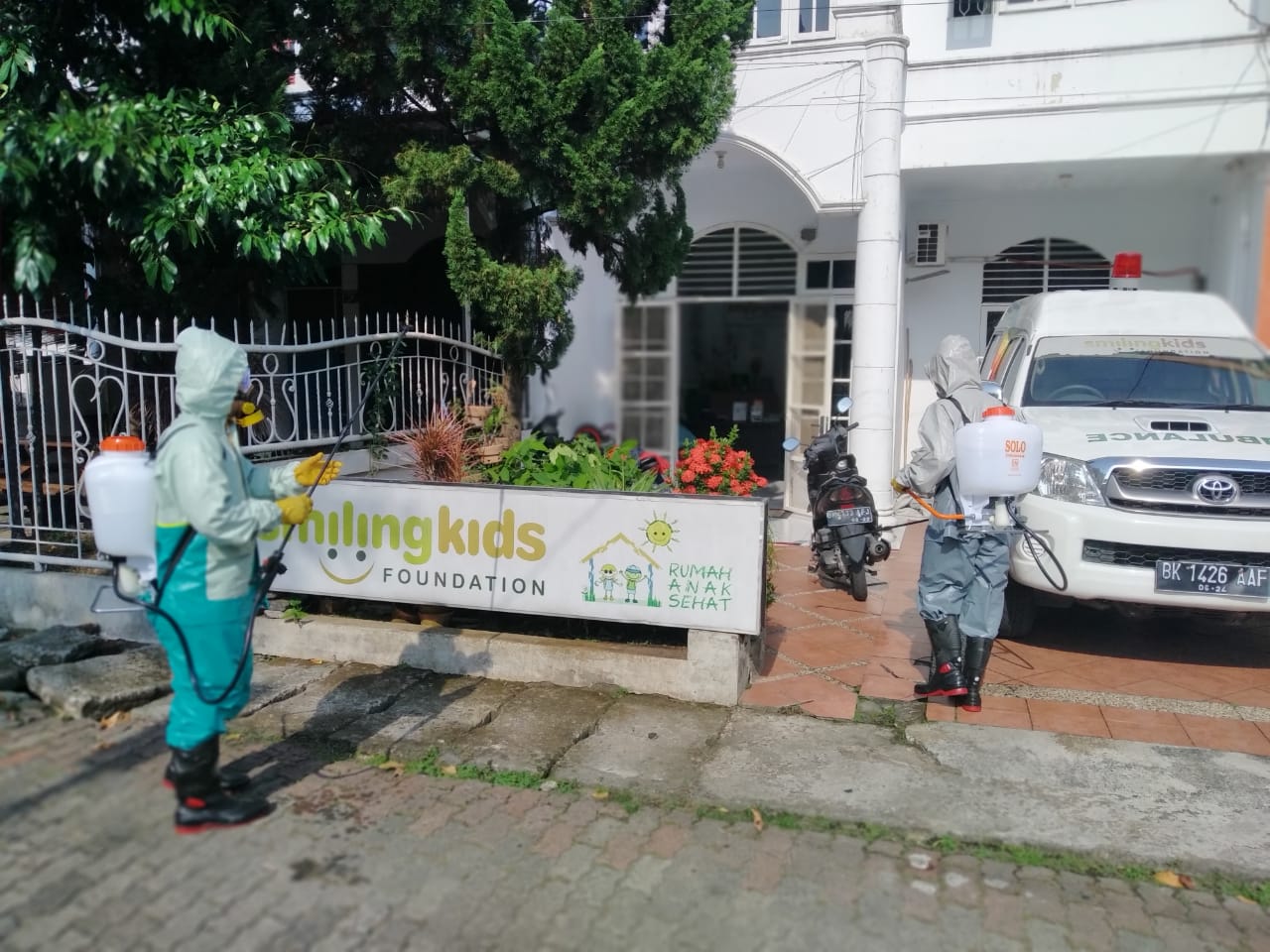 Gerakan Bergotong Royong Lakukan Desinfektan secara gratis