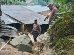 Polisi dan TNI Bersihkan Sisa Banjir di Parapat