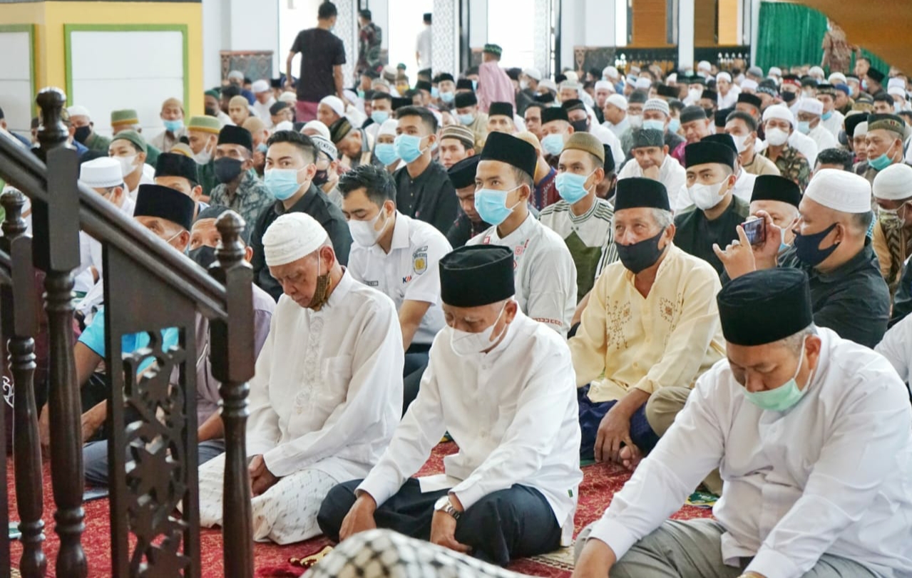 Bupati Asahan Shalat Idul Fitri di Masjid Agung H. Achmad Bakrie Kisaran