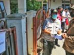 Bobby Nasution Bantu Paket Sembako 8 Warga Perumnas Simalingkar Terpapar Covid-19