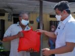 Kenderai Motor, Wali Kota Medan Langsung Bagikan Bantuan Sembako ke Warga