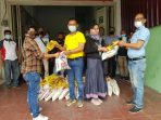 PPKM Level 4, Ketua Pewarta Bagikan Paket Sembako Kepada Wartawan