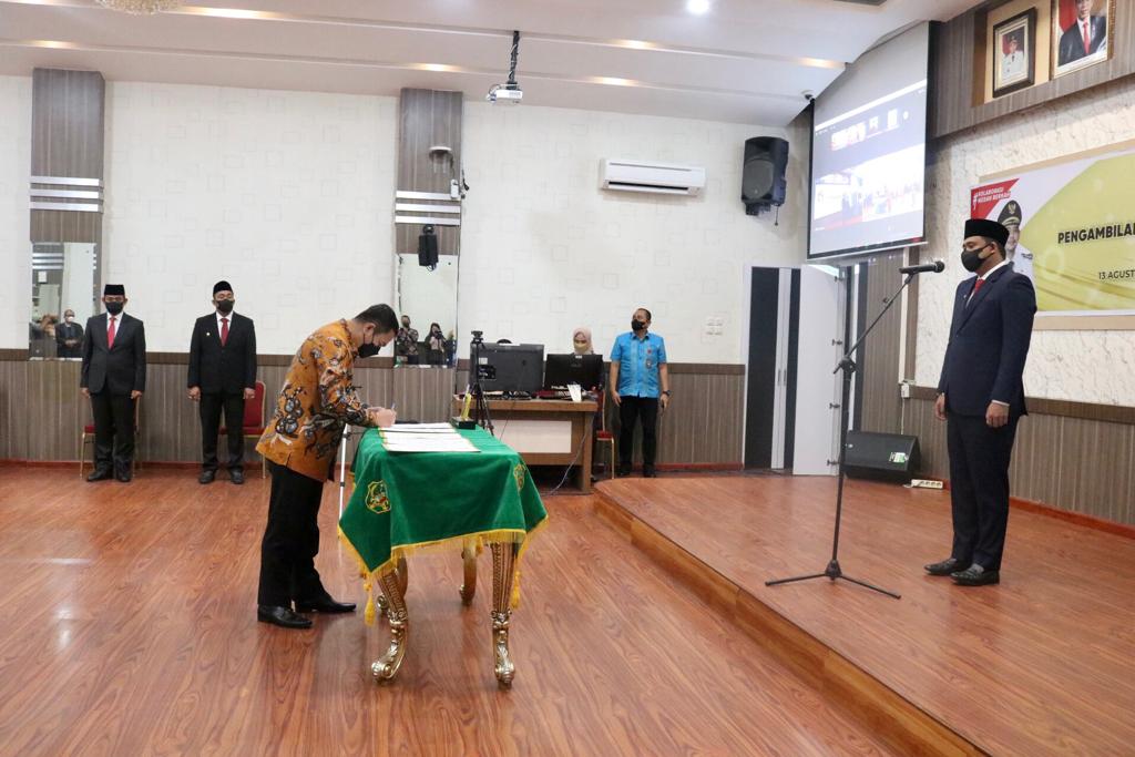 Bobby Nasution Ambil Sumpah dan Janji 197 ASN Pemko Medan