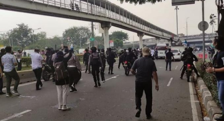 Ricuh, Polisi Tangkap Sejumlah Orang Usai Vonis Banding Rizieq Shihab