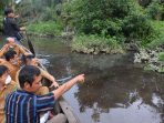 Diduga Tercemar Limbah PKS, Habitat Hewan Air Sungai Sei Sirah Mati Mendadak