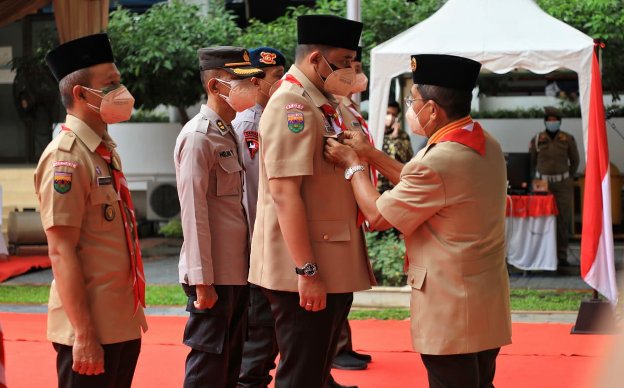 Bobby Nasution dan Kahiyang dilantik Sebagai Ketua dan Waka Mabicab Gerakan Pramuka Kota Medan