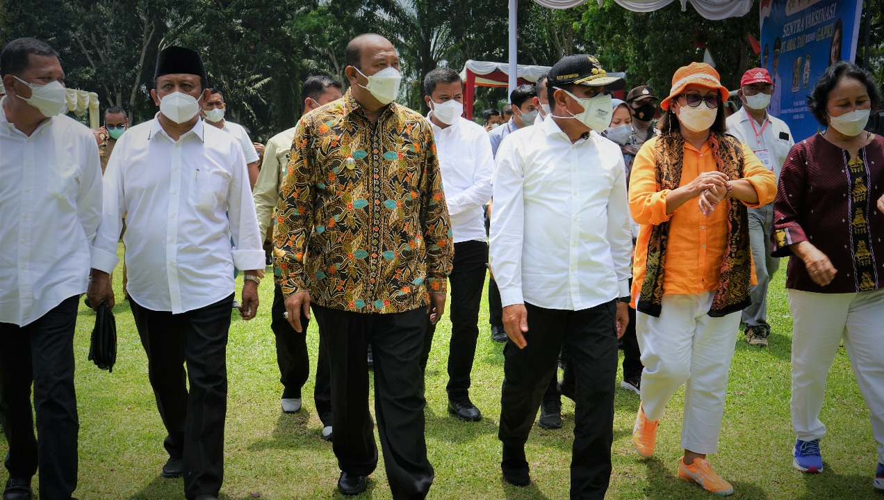 Gubernur Sumut dan Bupati Langkat Tinjau Vaksinasi Dosis II Warga Perkebunan