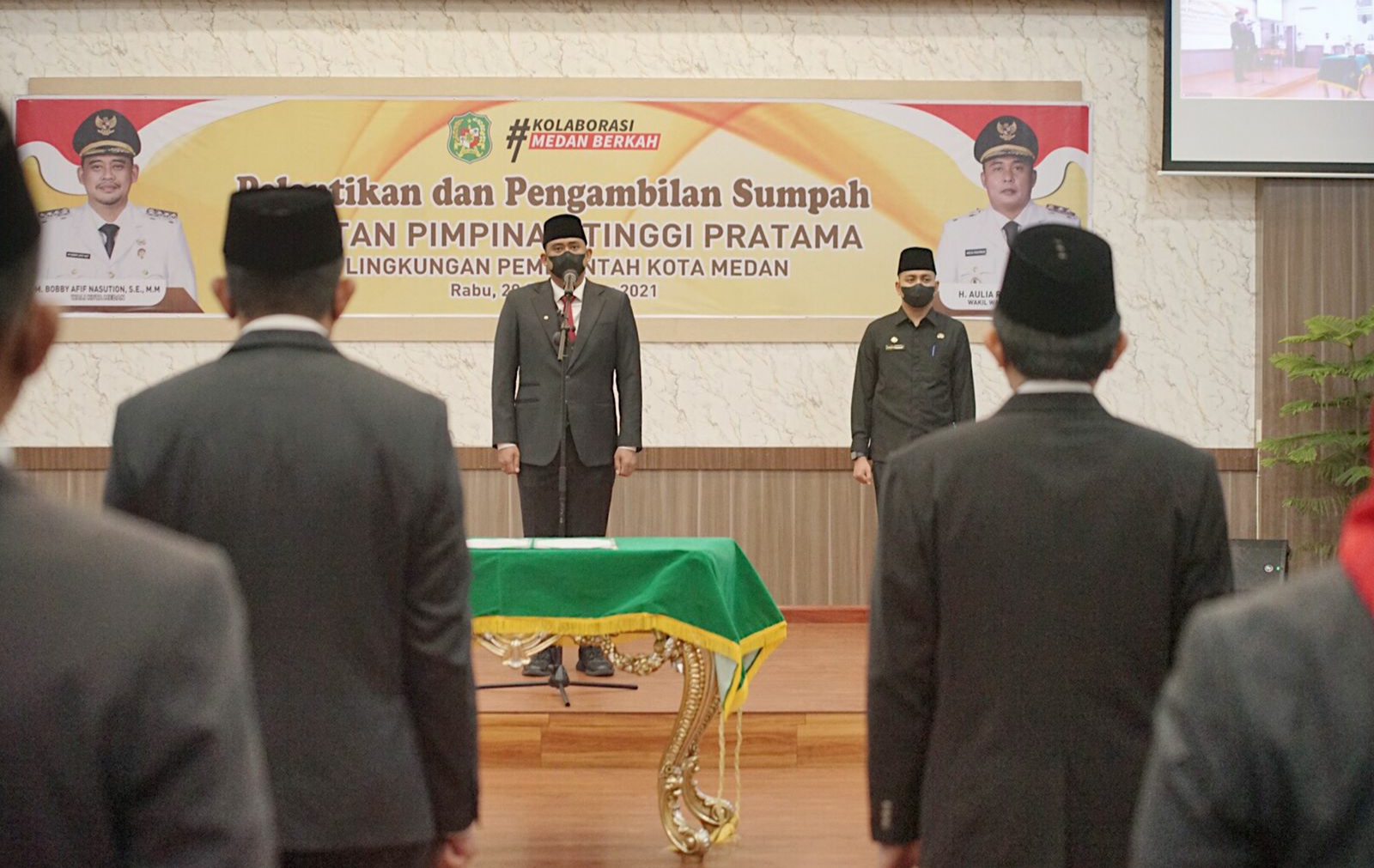 Pelantikan 11 Pejabat Eselon II, Bobby Nasution: Kalian Harus Loyal, Loyal, Loyal dan Pintar