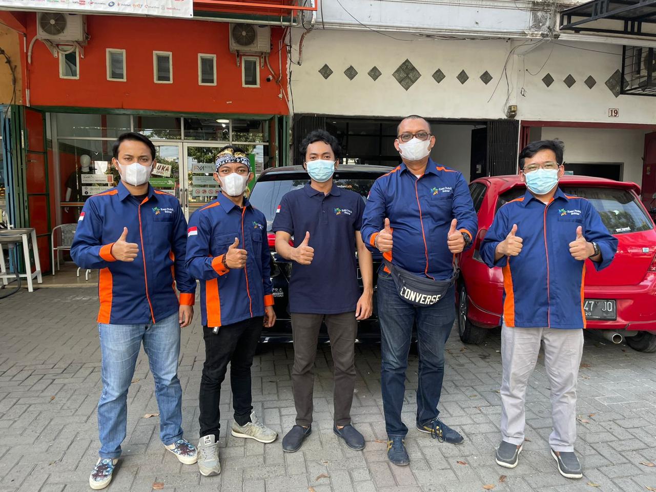 Komunitas Kami Peduli Sekitar Bagikan 150 Paket Makan dan Minum Gratis