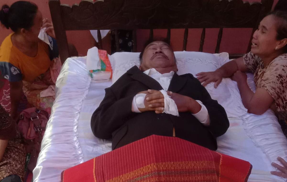 Disambut Isak Tangis, Keluarga Sepakat Jenazah Mantan Bupati Tapteng Bonaran Situmeang Dikebumikan Selasa