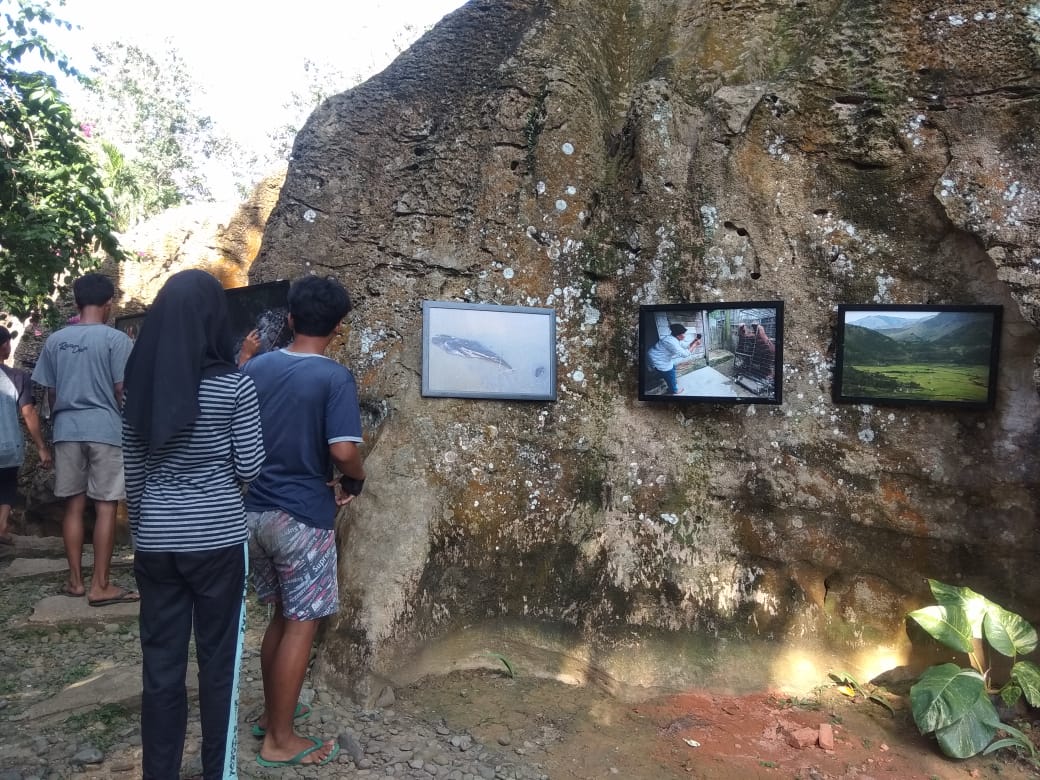 Pertama di Dunia, PFI Medan Gelar Pameran Foto Di Tebing Batu