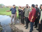 Bobby Nasution Tinjau Drainase Bermasalah, Warga: Terimakasih Kehadiran Wali Kota