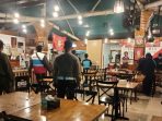 Langgar PPKM, Polisi Tutup dan Bubarkan Pengunjung di Kafe Merdeka Walk