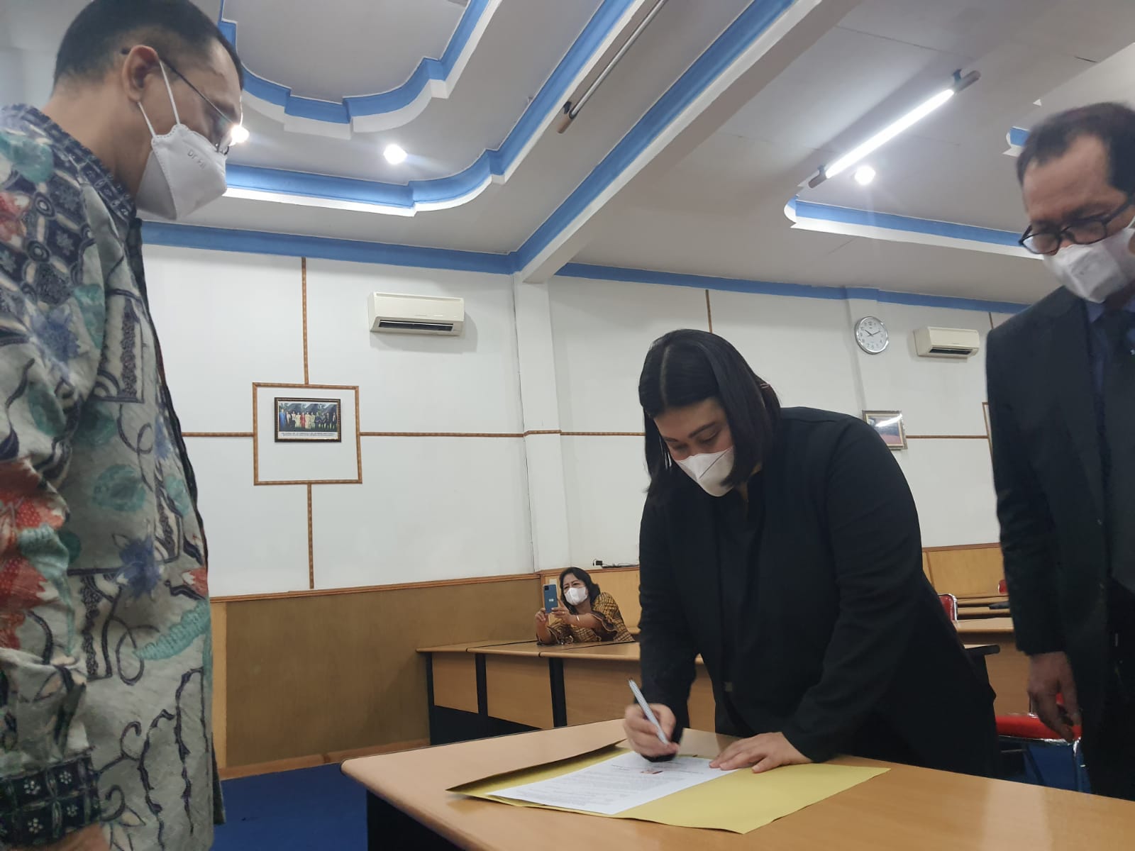 Dr. Irene Silviani MSP, Wanita Pertama Jabat Rektor UDA