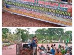 Warga Bawa 1 Ton Sawit Geruduk Kantor Bupati Asahan, Tuntut Perbaikan Jalan
