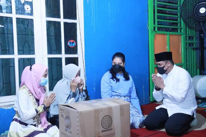 Usai Tarawih, Bobby Nasution dan Kahiyang Ayu Datangi Kediaman Orang Tua Almarhum M Rizki