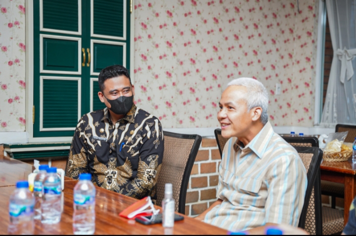 Kunjungi Medan, Bobby Nasution Jamu Ganjar Pranowo Buka Puasa di RM Bintang