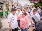Sambil Menangis Temui Bobby Nasution, Ibu Misnah: Terima Kasih Pak Rumah Saya Sudah Diperbaiki
