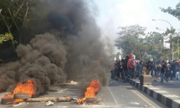 Bentrok OKP di Sicanang, Polisi Kena Bacok dan Kepling Tertembak Senapan Angin