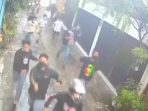 Polisi Temukan Klewang dan Broti Saat Bubarkan Pelajar di Medan