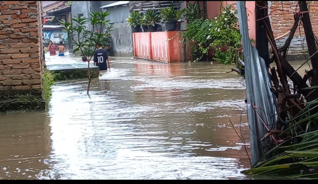 Banjir Rendam Ratusan Rumah, Warga Kel. Rambung Barat Binjai Kesalkan Tak Adanya Perhatian Pemerintah