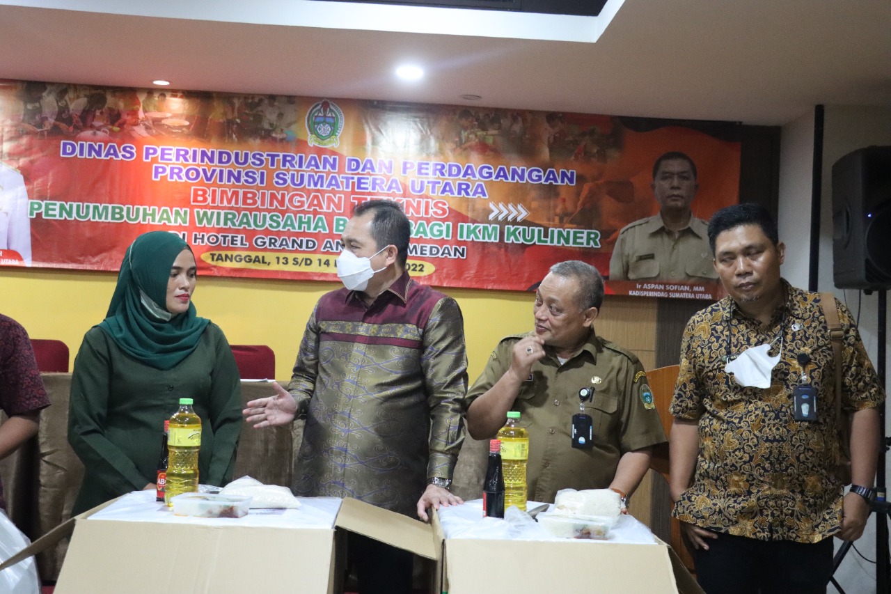 Irham Buana Nasution Serahkan Bantuan Peralatan Penunjang untuk Pelaku IKM