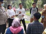 Cegah Pungli, Lurah Teladan Barat Bersama Babinkamtibmas Sosialisasi di Taman Teladan