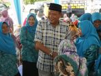 Plt. Bupati Langkat Serahkan 150 Paket Sembako Untuk Guru Ngaji