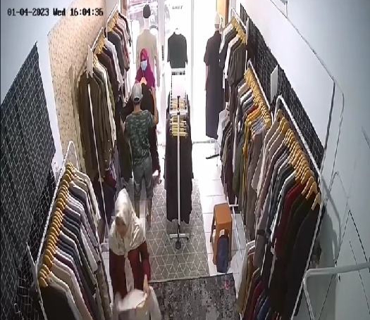 Pura-pura Belanja di Toko, Dua Wanita dan Pria Mencuri Belasan Baju