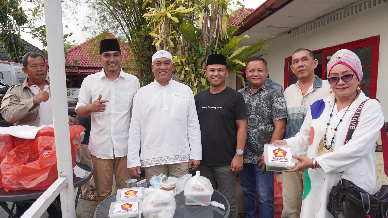 1 Ramadan 1444 H, Gerindra Sumut Bagi 100 Takjil ke Masyarakat