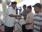 Plt. Bupati Langkat Serahkan 500 paket Sembako di 7 Kecamatan Wilayah Hilir