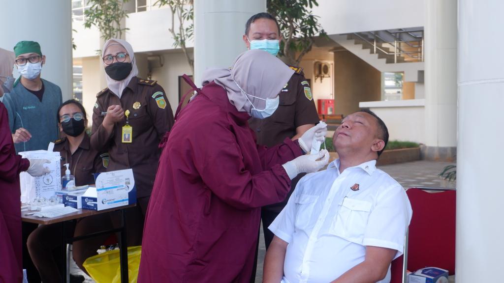 Kejagung Lakukan Swab Antigen ke Pegawai Cegah Subvarian Baru Covid-19