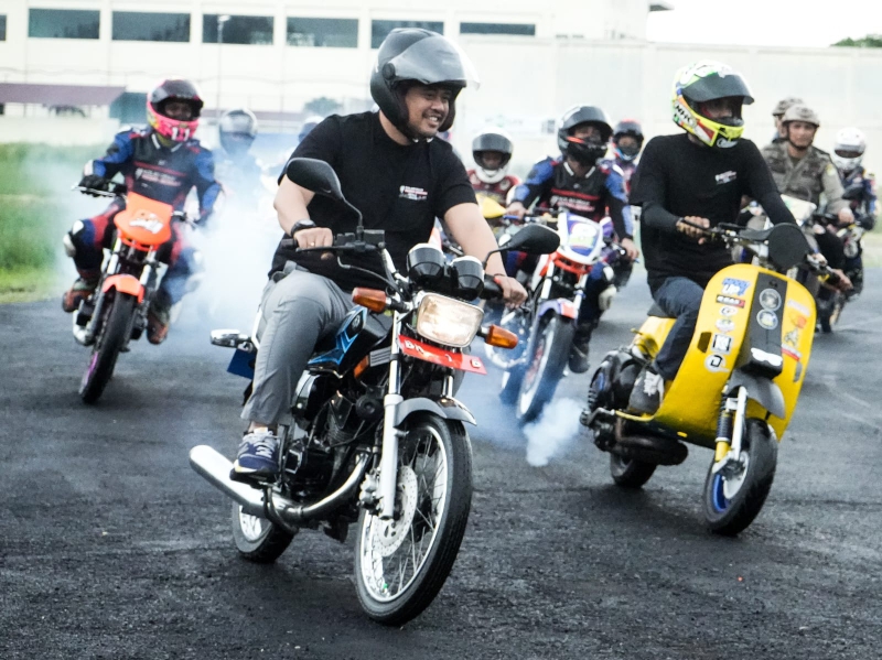 Bobby Nasution Jajal Sirkuit Sambil Praktikkan Safety Riding