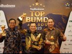 PT. Bank Sumut Terima Golden Trophy di Top BUMD Awards