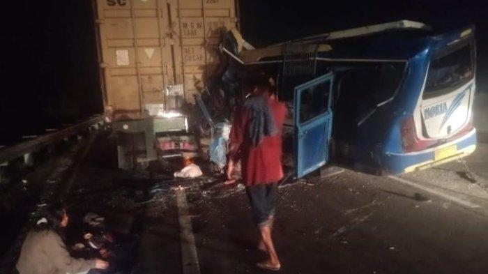 Bus Hantam Truk Kontainer, 4 Penumpang Tewas di Tol Medan-Tebingtinggi