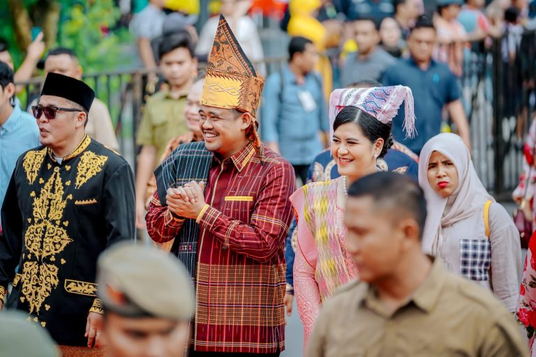 Pawai Colorful Medan Carnival Meriah, Bobby Nasution: Angkat Keberagaman Sekaligus Penggerak Ekonomi