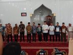 Menteri ATR/BPN Serahkan Sertifikat Tanah Wakaf Masjid Fajar Ramadhan Medan Johor dan 10 Masjid Lainnya