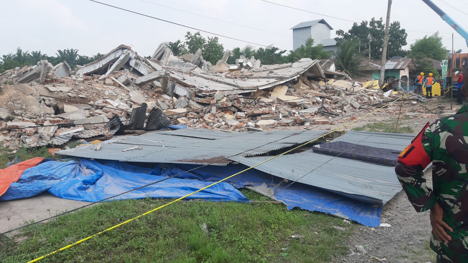 7 Bangunan Ruko di Hamparan Perak Roboh, Kerugian Miliaran Rupiah