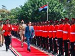 Viral, Tentara Kenya Minta Presiden Jokowi Balik Mundur saat Upacara