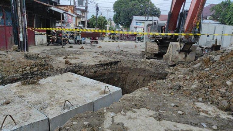 Pekerja-Proyek-Galian-Drainase-Tewas