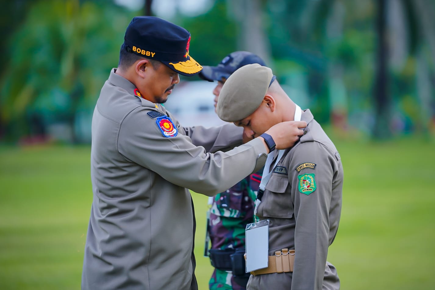 Bobby Nasution Titip 100 Personel Satpol PP Latihan Mental dan Disiplin di Yonif 100/PS