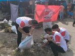 Ketua PSI Taput Bersih-bersih di Kecamatan Pagaran