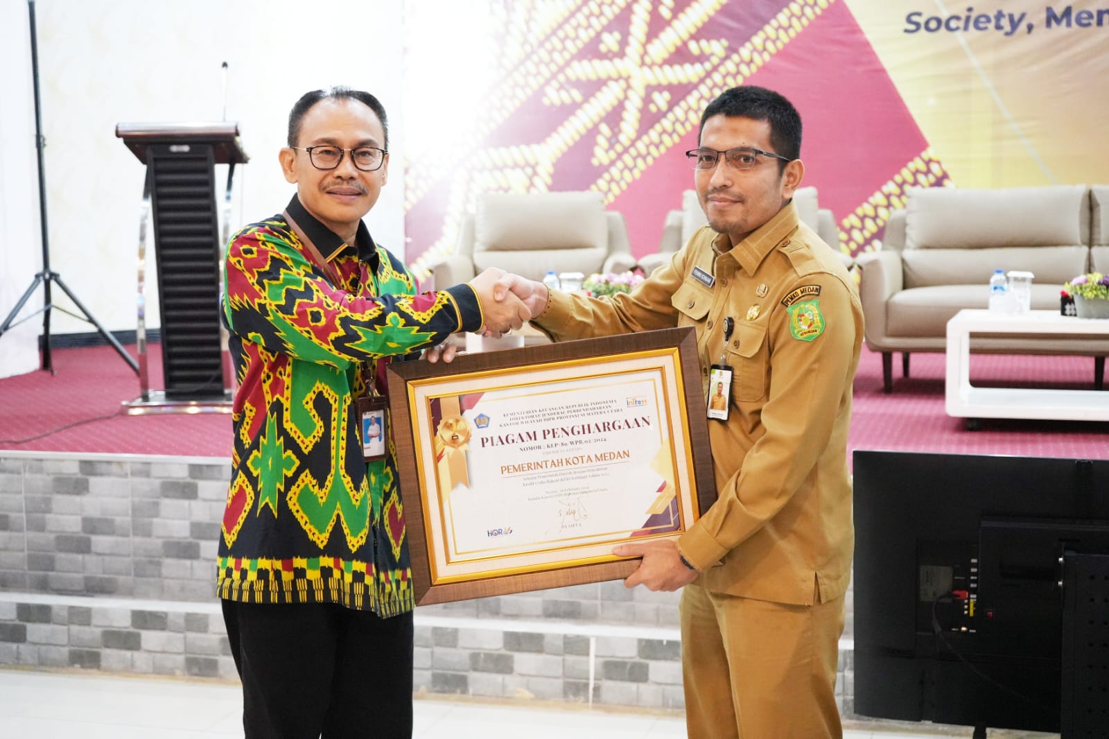 Penyaluran KUR Dengan Baik, Pemko Medan Raih Penghargaan dari Kementerian Keuangan RI