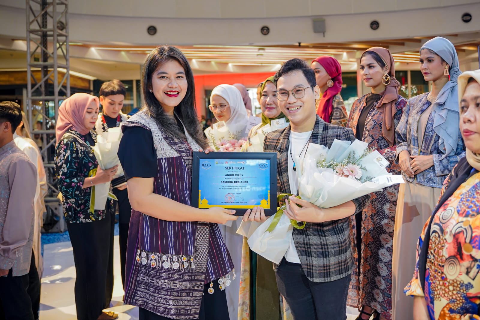 Kahiyang Ayu Saksikan Medan Raya Fashion Week