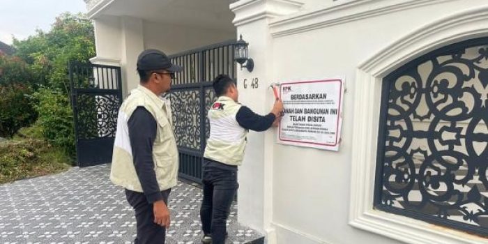 Diduga Hasil Suap, KPK Sita Rumah Mewah Senilai Rp5,5 Miliar Milik Bupati Labuhanbatu di Medan