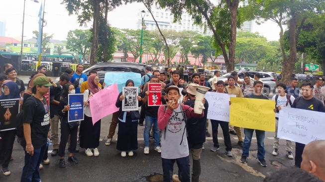 Geruduk Kantor DPRD Sumut, Jurnalis di Medan Tolak UU Penyiaran