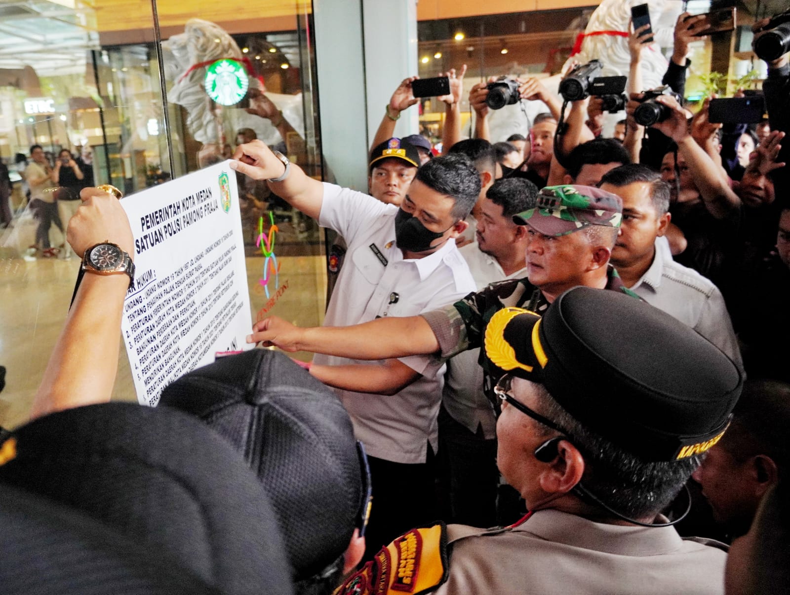 Tunggak Pajak Rp250 Miliar Lebih, Wali Kota Medan Segel Langsung Mall Centre Point