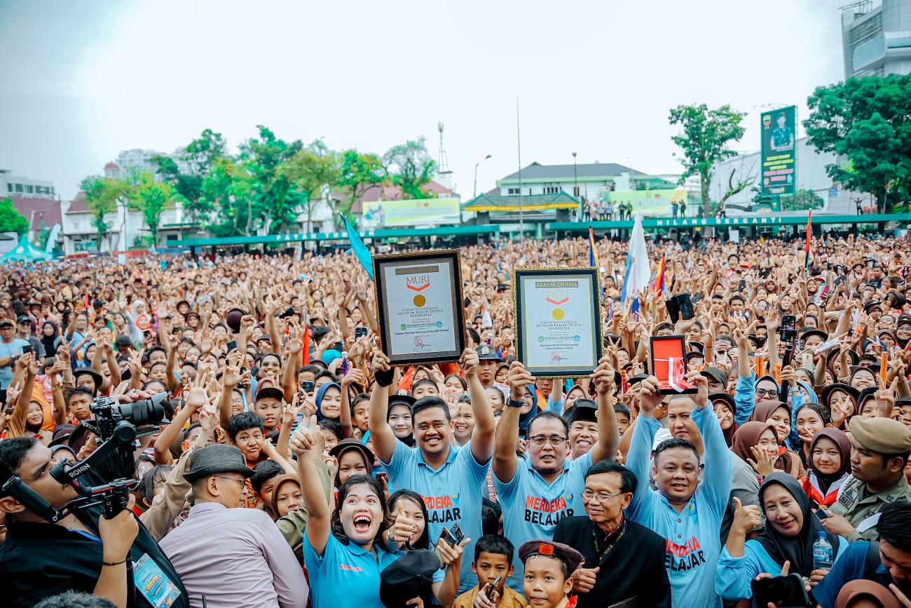 Bobby Nasution Terima 2 Rekor MURI Pecah di Gebyar Pendidikan Kota Medan 2024
