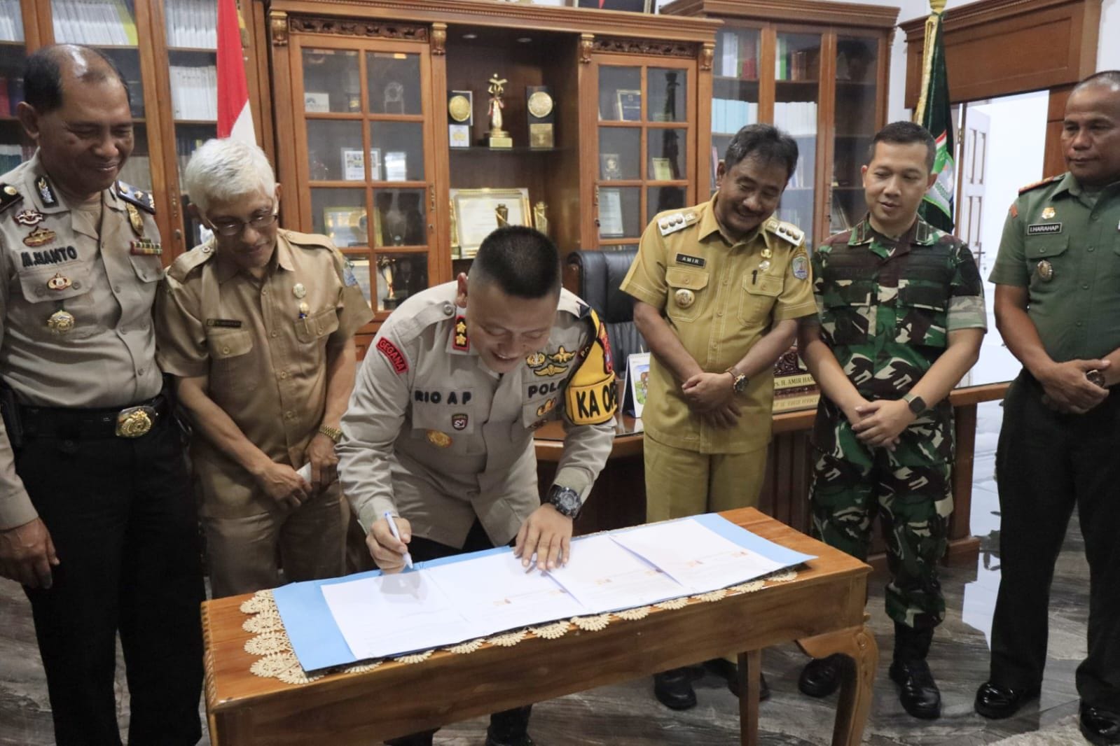 Wali Kota Binjai Menandatangani NPHD Pilkada