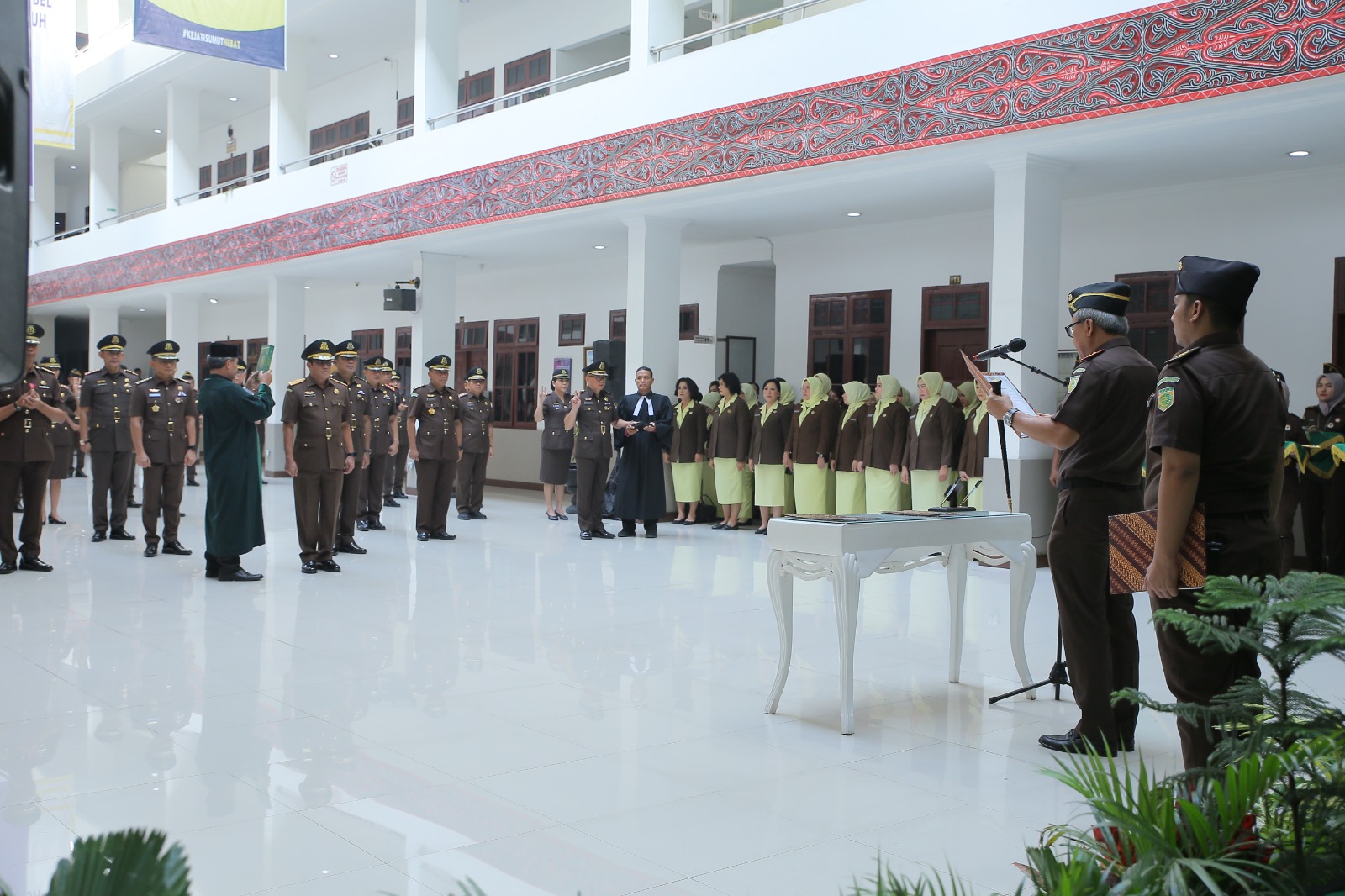 Kajati Sumut Lantik 16 Pejabat, Segera Identifikasi Berbagai Persoalan di Tempat Kerja Baru